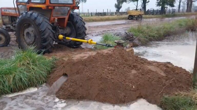 Los trabajos de reconstrucción de caminos tras las intensas lluvias siguen día a día