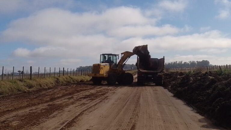 Reconstrucción de caminos: nuevos trabajos en distintas zonas del distrito