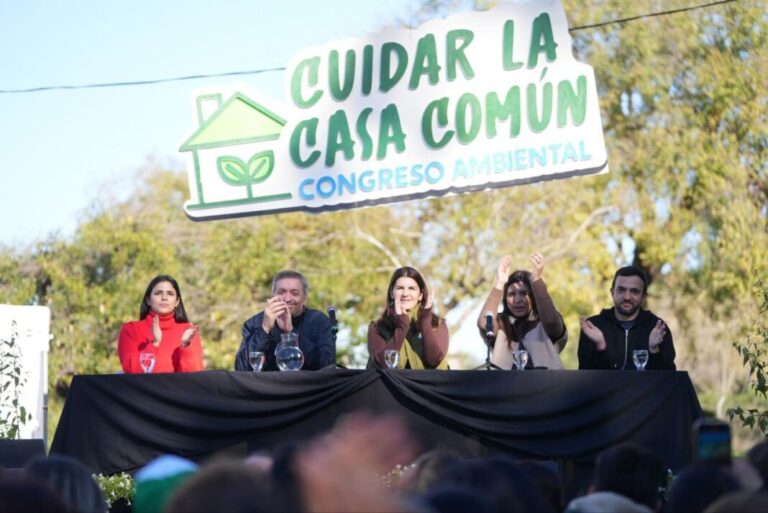 Máximo Kirchner en Congreso Ambiental mientras Kicillof lanza el MDF