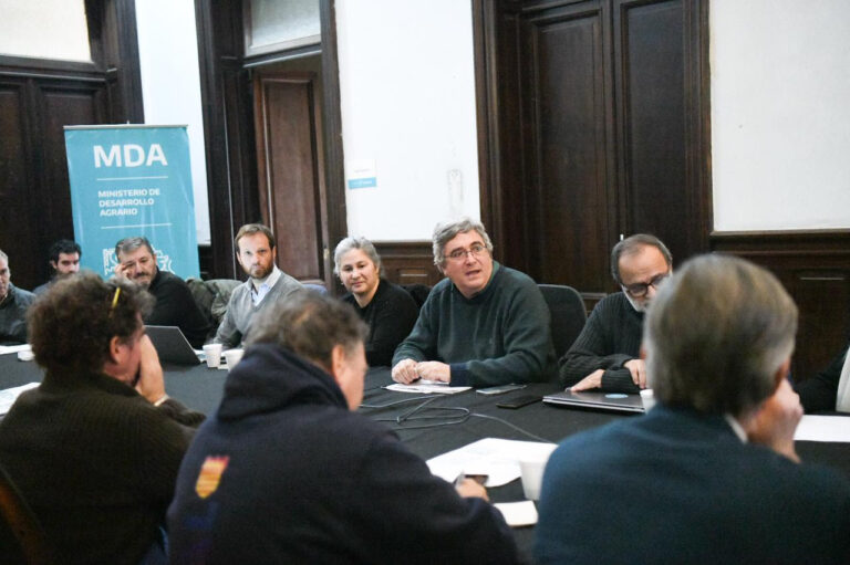 Provincia presentó nuevas líneas de financiamiento para fortalecer al sector lechero bonaerense