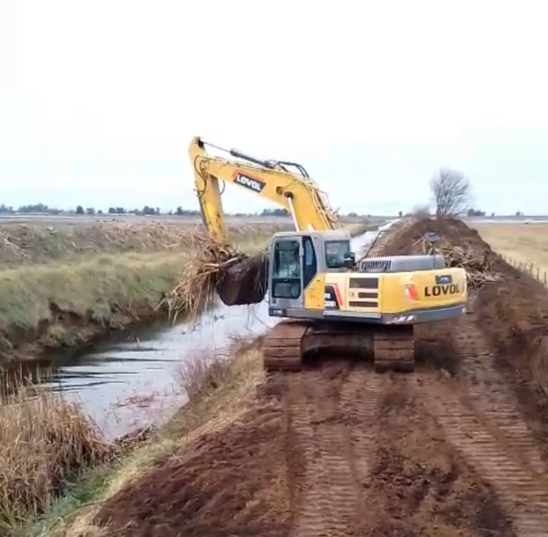 Avanzan los trabajos de reconstrucción vial y saneamiento en zonas rurales