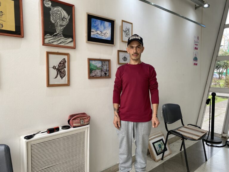Continúa la muestra de Emmanuel Anzorena en la Terminal de Ómnibus