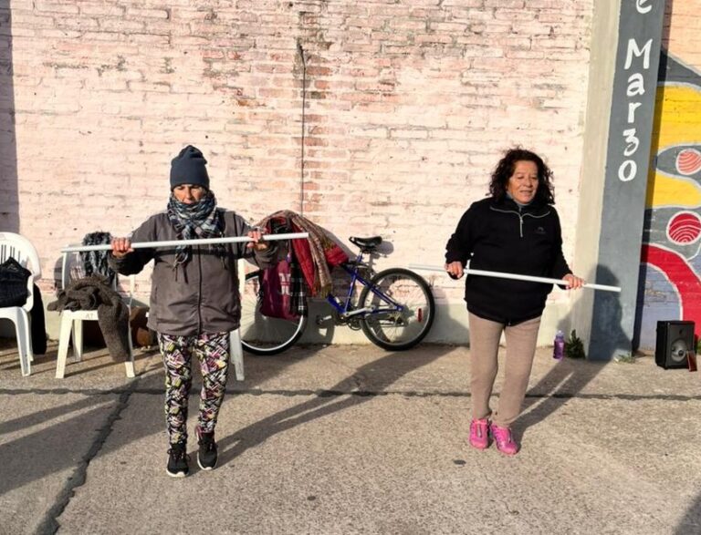 Actividad física y recreación para adultos mayores en el Playón Municipal