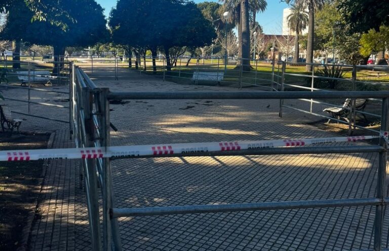Se colocó un vallado en Plaza Belgrano