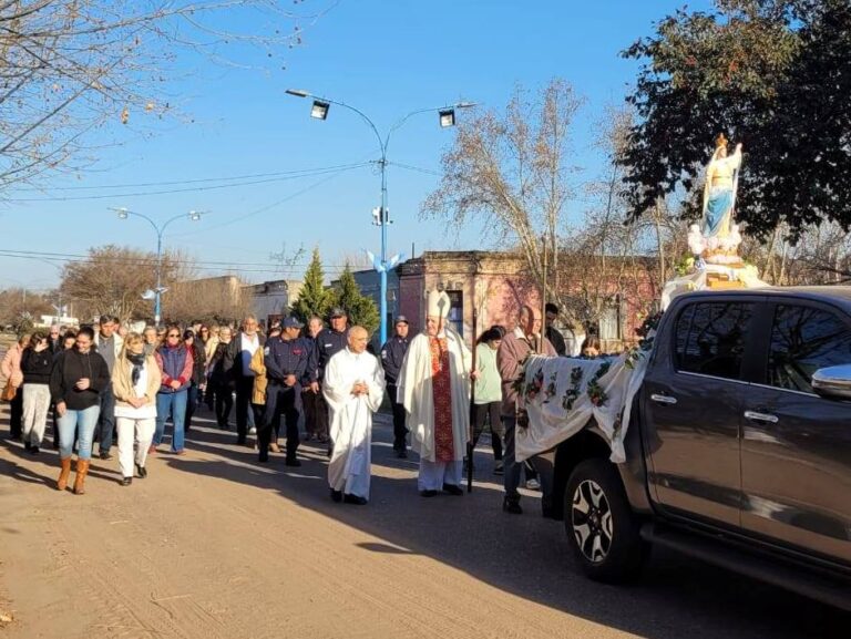 Fervor y devoción en French durante los festejos de la Asunción de María