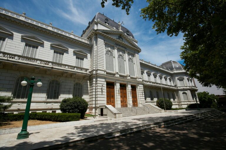 Condenan a un rugbier de Gonnet a pagar más de 110 millones por una brutal golpiza a la salida de un bar en La Plata