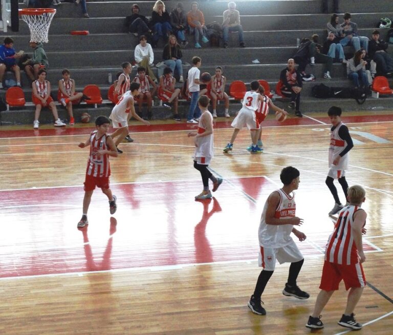 Atlético viajó a Mercedes y estrechó los partidos ante Quilmes en U15 y U17