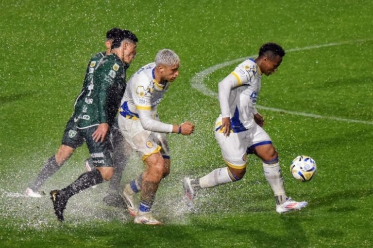 Junín: suspenden el partido Rosario Central- Sarmiento por fuerte tormenta