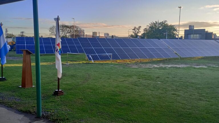 Estudiantes de 4° del Colegio Jesús Sacramentado visitaron la Cooperativa para conocer sobre energías renovables y sustentabilidad