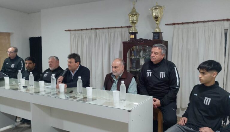 Atlético French presentó su cuerpo técnico para la temporada 2025/26 en el año de su centenario