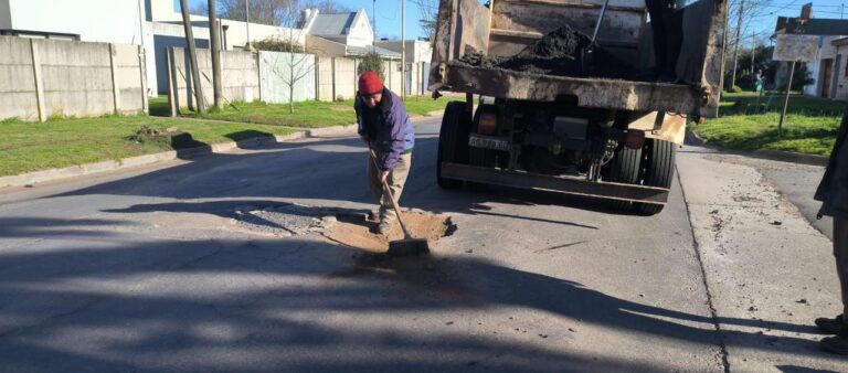 Avanzan los trabajos de bacheo en distintos puntos de la ciudad