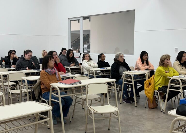 Comenzó en San Cayetano el curso gratuito de fotografía para emprendedores locales