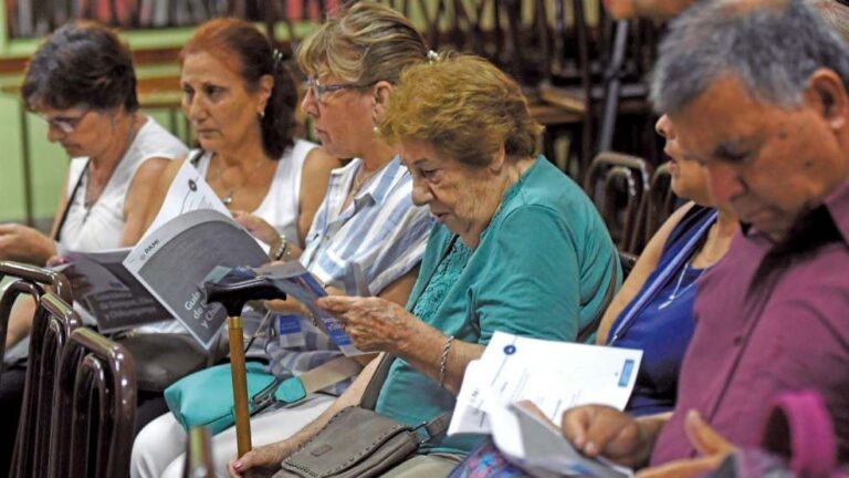 Constitucionalista cuestionó el veto presidencial a leyes sociales: “Se impone el superávit fiscal como norma superior”