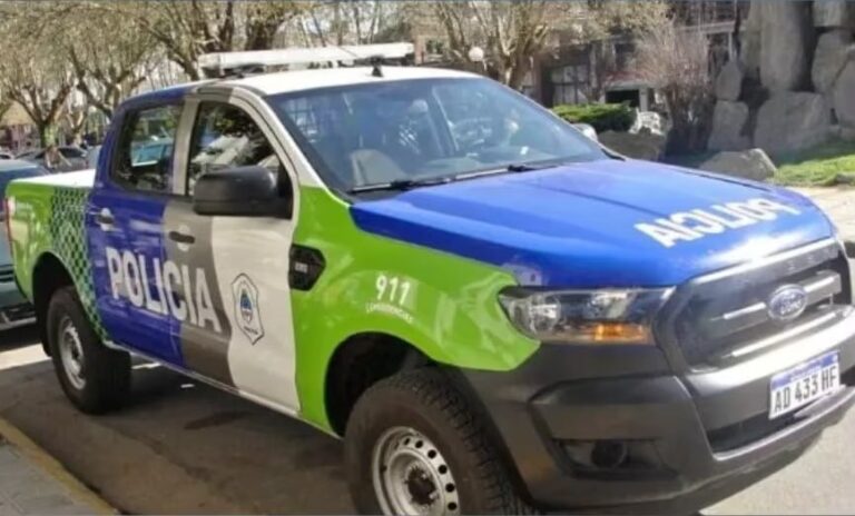 Hallan sin vida a un hombre en la vía pública en calle Azcuénaga al 300