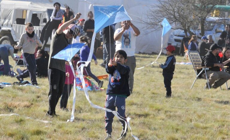 Barrileteada 2025: Un mensaje al Cielo para prevenir la Ludopatía y los efectos de las Pantallas en la Niñez