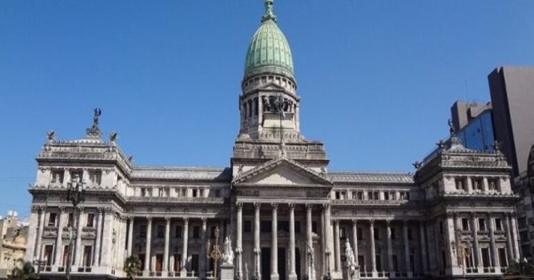 Diputados buscan revertir vetos de Javier Milei por universidades y salud pediátrica