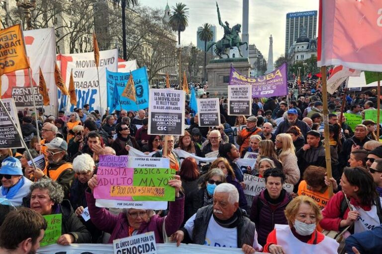 Miercoles de protestas: marchan a Plaza de Mayo Jubilados, docentes y sindicatos