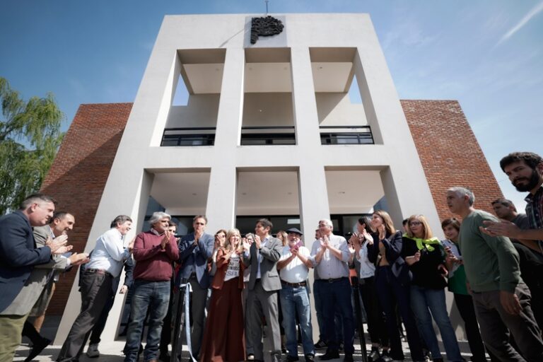 Kicillof inauguró la nueva Casa de la Provincia de Marcos Paz