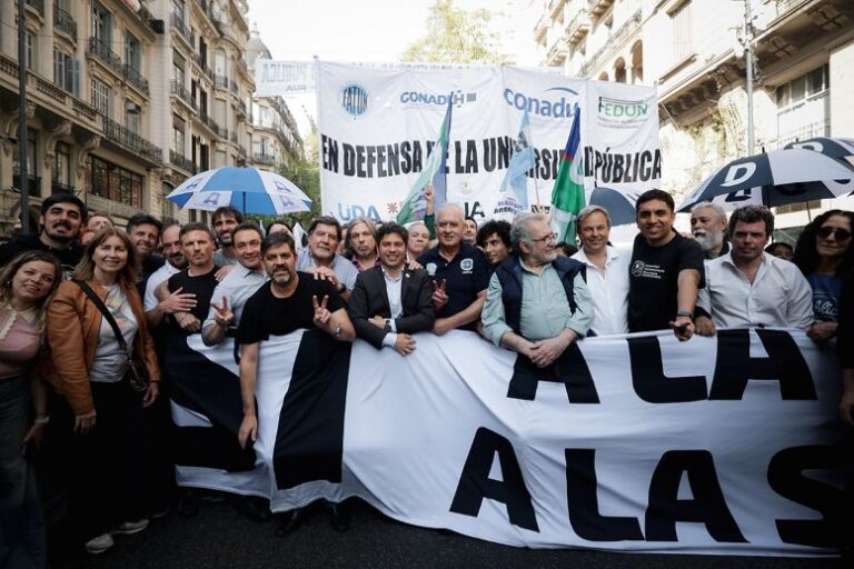 Axel Kicillof marchó contra el veto