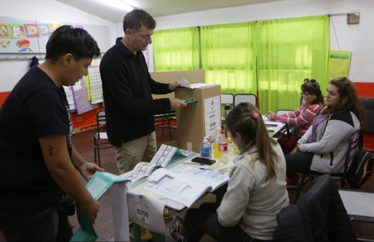 Tras las elecciones, las escuelas reabrirán sus puertas el lunes con clases habituales