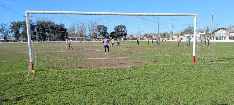 Dudignac derrotó a Defensores de Sarmiento y quedó a 4 puntos del puntero 18 de Octubre