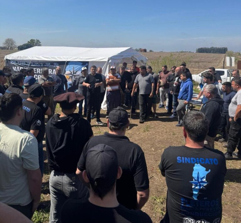 Transportistas en pie de lucha: denuncian a cooperativa por tarifas “de hambre”