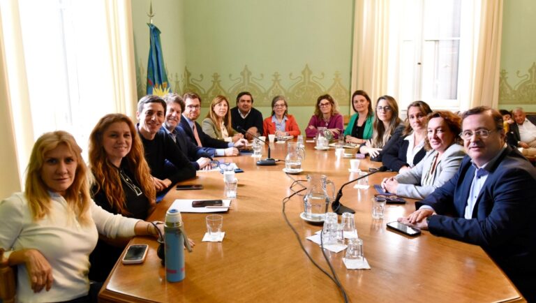 Legisladores de UCR – Cambio Federal exigen el envío del presupuesto provincial 2026 y la reactivación de obras en la provincia