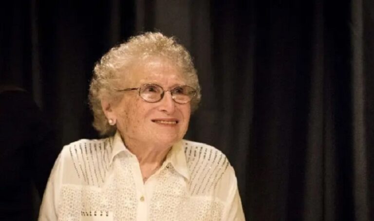 Murió Rosa Tarlovsky de Roisinblit, histórica Abuela de Plaza de Mayo, a los 106 años
