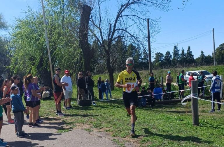 Duatlón solidario reunió a atletas en apoyo a los Bomberos Voluntarios