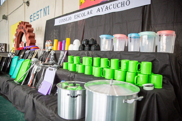 El Gobierno bonaerense refuerza el Servicio Alimentario Escolar con una nueva entrega de equipamiento en Ayacucho
