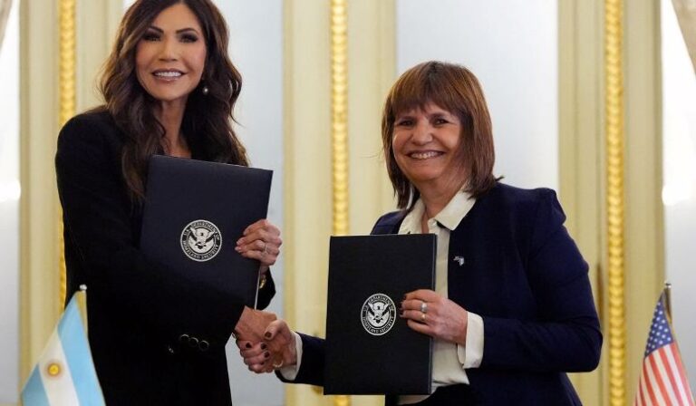 Estados Unidos pausó el acuerdo para que los argentinos puedan viajar sin visa