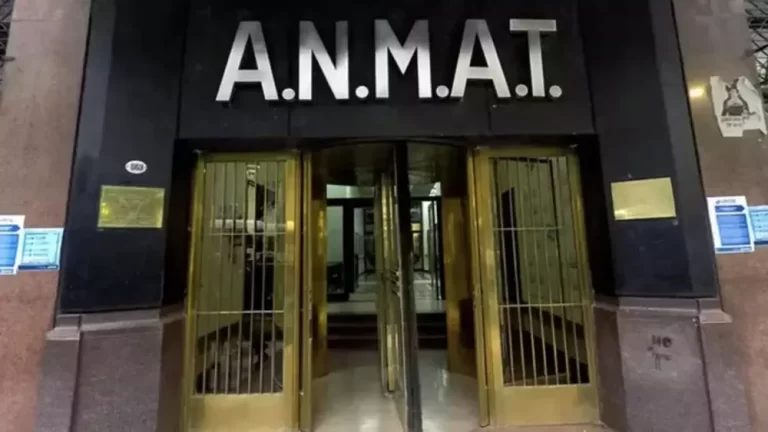 Anmat prohibió productos para alisar el cabello y una marca de lavandina