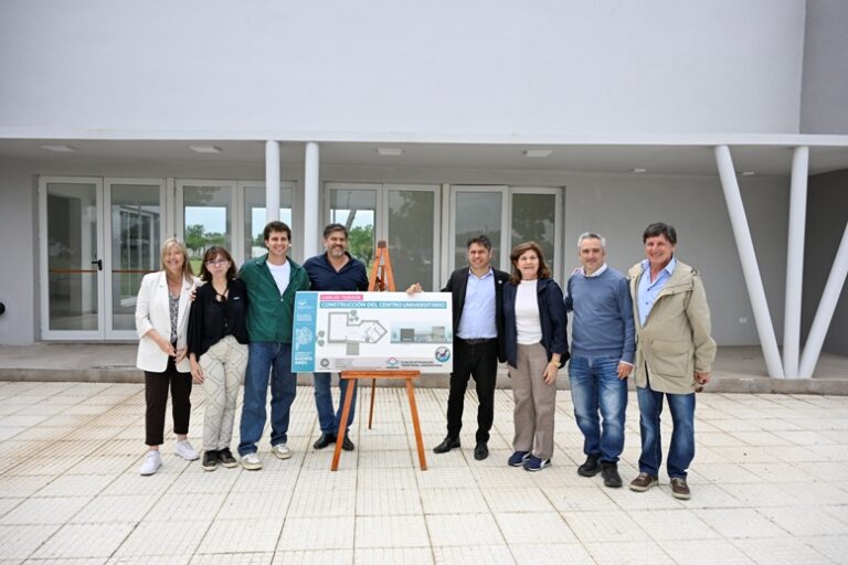 Kicillof supervisó obras de viviendas y educación en Carlos Tejedor