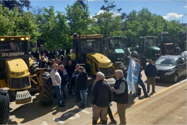 Productores de Carlos Casares le responden al Intendente