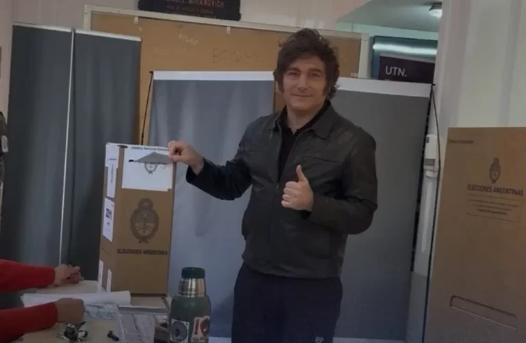 Javier Milei votó y no hizo declaraciones