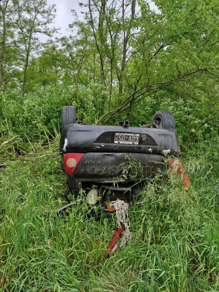 Un vehículo volcado en la Ruta 65 había sido robado en la ciudad de Bolívar