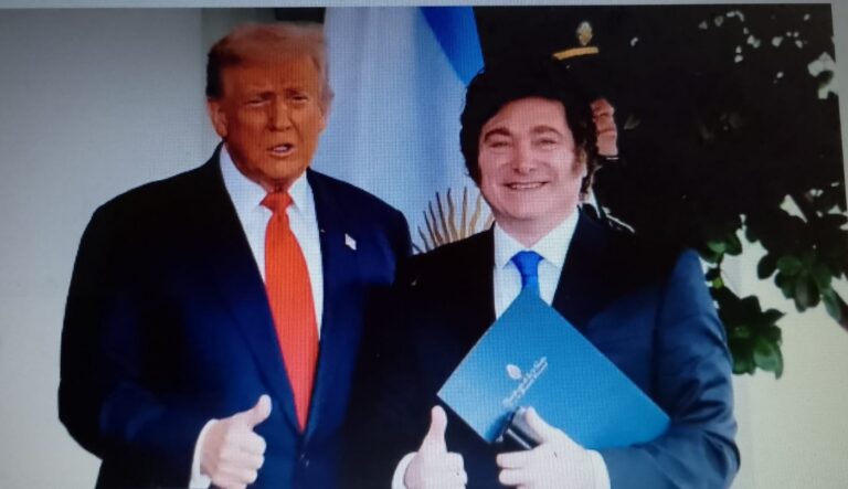 Cuando un presidente que no habla español condiciona las urnas y responsabiliza con la culpa al pueblo argentino