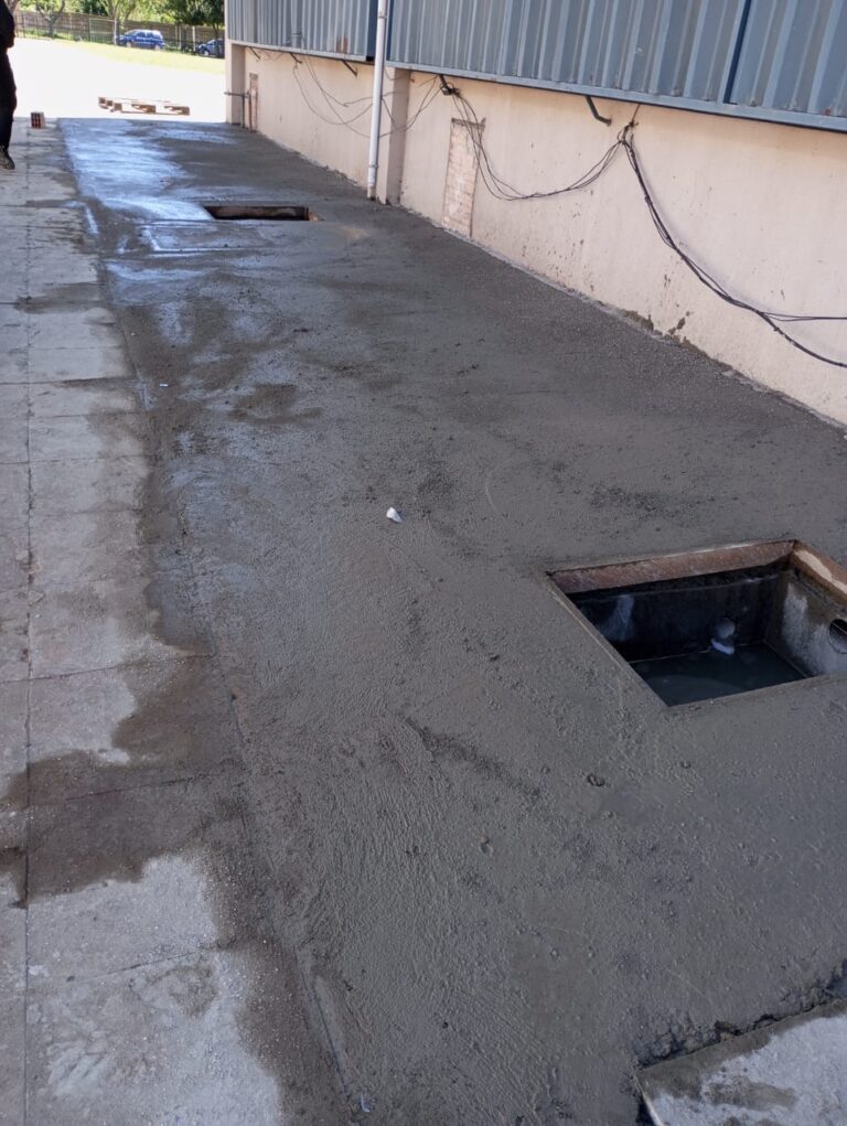 Avanzan las obras en la Escuela Normal Superior para reparar filtraciones y mejorar desagües pluviales