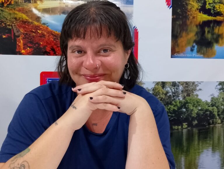 Luz Palacios Lozano: melodías que nacen entre familia y emoción en la Biblio