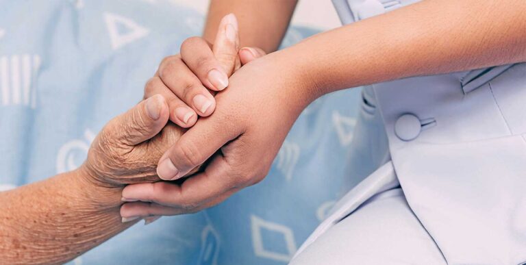 El acceso global a cuidados paliativos sigue siendo limitado: más de la mitad de los países carecen de servicios básicos