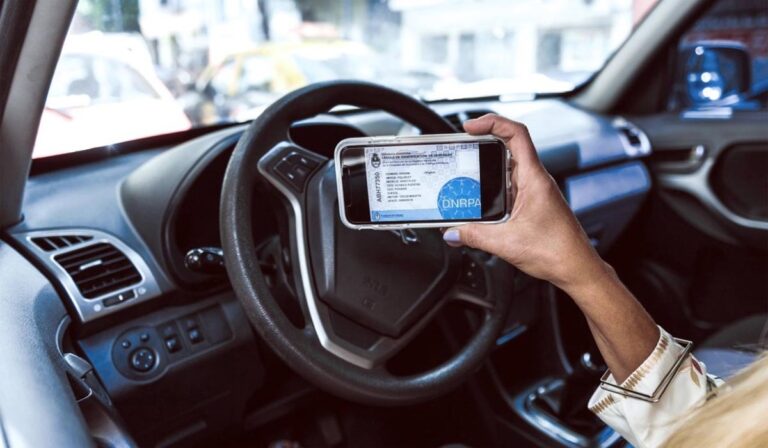 El Gobierno lanzó una plataforma para patentar autos online y más barato