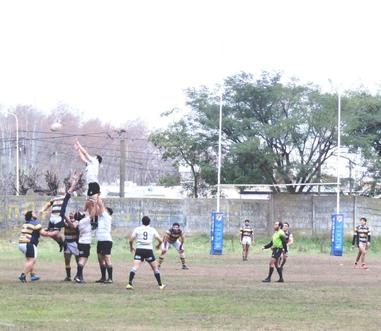 Huracán de Carlos Casares se coronó campeón de la Zona Oeste tras vencer 13 a 10 al Club Atlético en la final