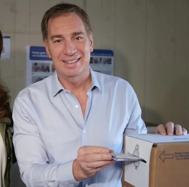 Emitió su voto el candidato a diputado nacional por La Libertad Avanza Diego Santilli