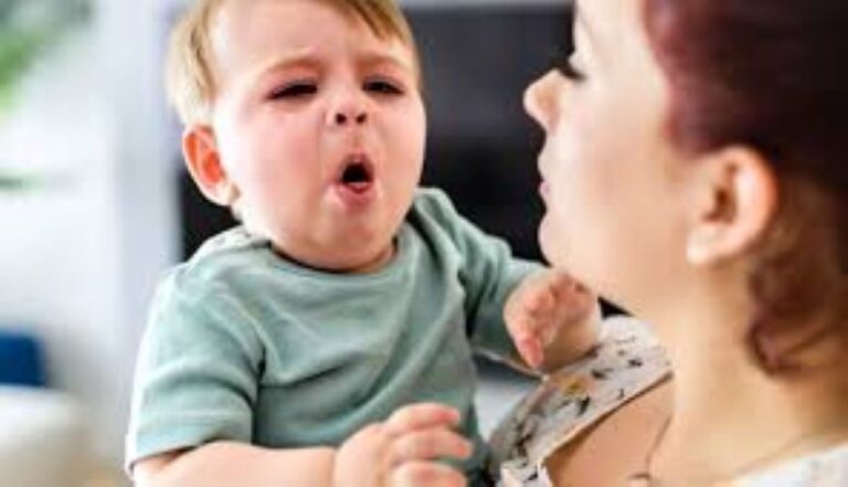 Tos convulsa : confirmaron la muerte de siete niños e insisten en la importancia de vacunarlos