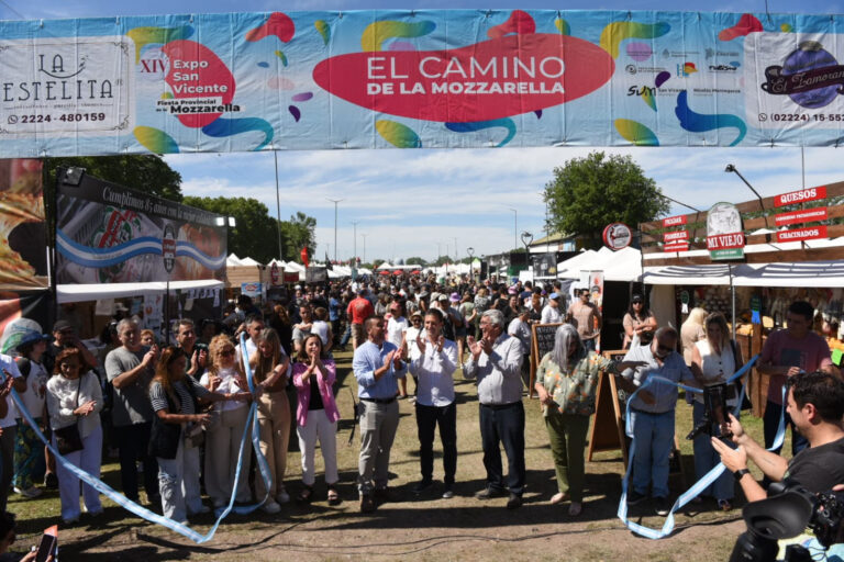 Javier Rodríguez en Dolores y San Vicente: “Mientras algunos hablan de bonos, nosotros estamos al lado de quienes producen”