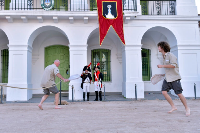 En Luján se recreó el primer partido de tenis del país jugado en 1806
