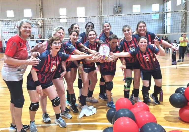 El equipo femenino de Atlético 9 de Julio se consagra subcampeón en un torneo nacional en Córdoba