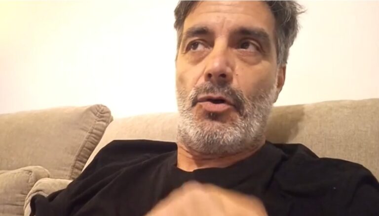 Adrian Navarro: “En ‘Es Paria’ tratamos de mostrar cómo, muchas veces, la sociedad prefiere mirar para otro lado ante los problemas reales’