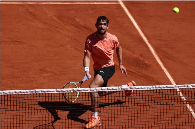 Mariano Navone avanza a la siguiente ronda tras abandono de Vit Kopriva