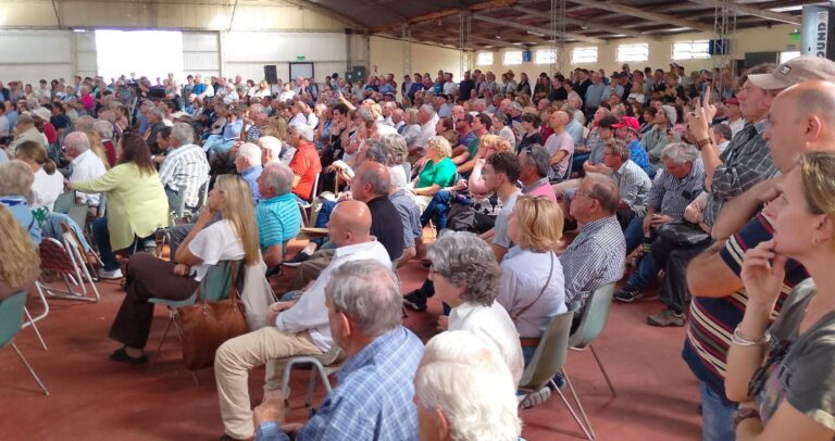 Productores afectados participaron de la reunión en la Sociedad Rural de Nueve de Julio con Patricia Bullrich por las inundaciones en el centro-oeste bonaerense